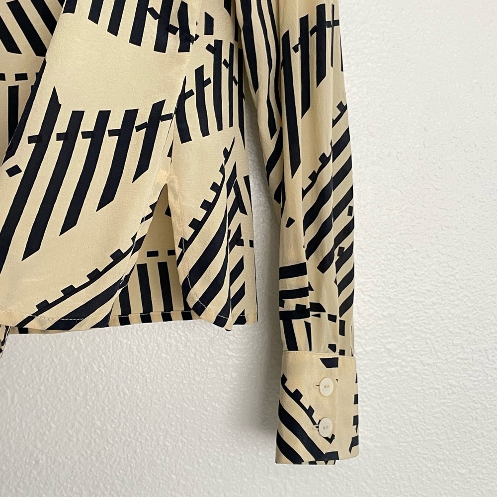 Vintage Silk Jones New York Beige Navy Blue Abstract Print Button Down Blouse - Picture 6 of 10